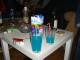 fragt mich nicht wie die cocktails alle heissen, aber da ist mal sicher blue curacao drin ;)