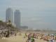 am strand von barcelona der extra f�r die olympischen spiele 1992 zum sandstrand gemacht wurde. charakakteristisch sind die beiden �hnlichen hochh�user, auch twin towers genannt