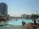 hotelpool im 8.stock mit blick auf den strip. irgendwo stand 38 grad. traumhaft, wir haben den tag hier sehr gem�tlich begonnen